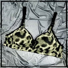 Load image into Gallery viewer, Padded Soft Cups Printed Wireless Bra
